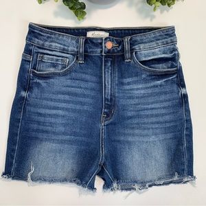 KanCan Women’s Kurvy Signature Distressed Denim Shorts Size 28